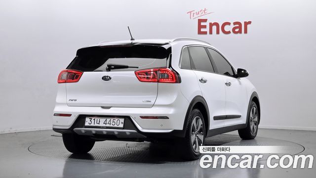 Kia Niro Prestige — пробег 150 307 км — фото 2 из 5