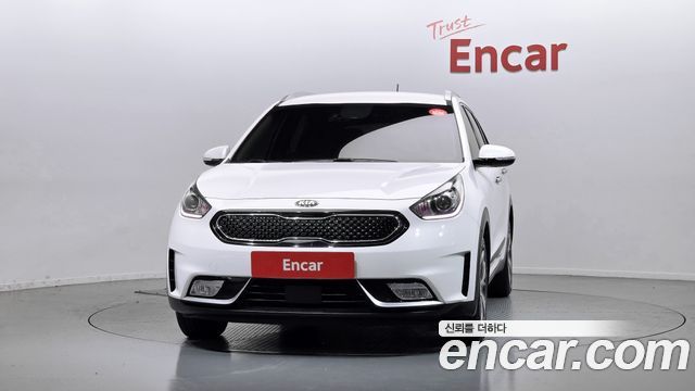 Kia Niro Prestige — пробег 150 307 км — фото 3 из 5