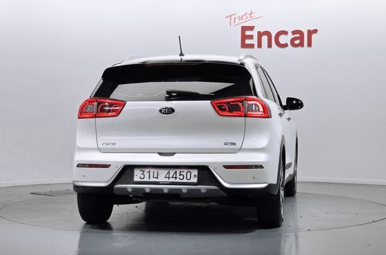 Kia Niro Prestige — пробег 150 307 км — фото 4 из 5