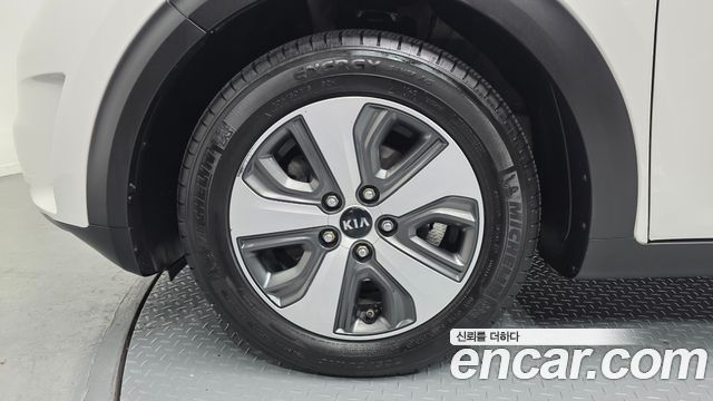 Kia Niro Prestige — пробег 150 307 км — фото 5 из 5