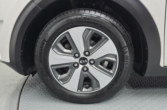Kia Niro Prestige — пробег 150 307 км — фото 5 из 5