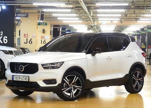 Volvo XC40 B4 R-Design — пробег 69 400 км — фото 2 из 5
