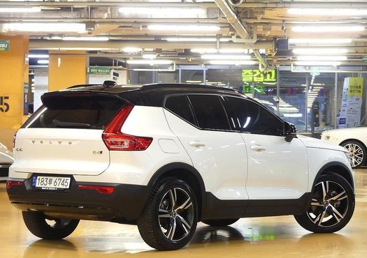 Volvo XC40 B4 R-Design — пробег 69 400 км — фото 3 из 5