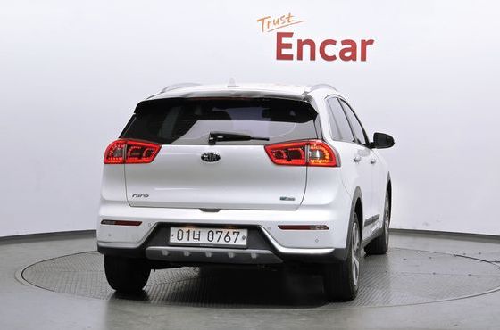 Kia Niro Prestige — пробег 85 331 км — фото 4 из 5