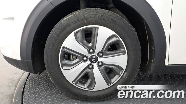 Kia Niro Prestige — пробег 85 331 км — фото 5 из 5