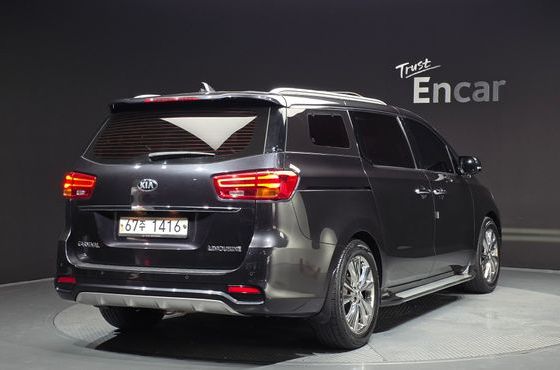 Kia Carnival 7-Seater Limousine VIP — пробег 91 107 км — фото 2 из 5