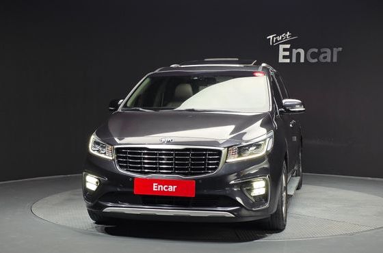 Kia Carnival 7-Seater Limousine VIP — пробег 91 107 км — фото 3 из 5