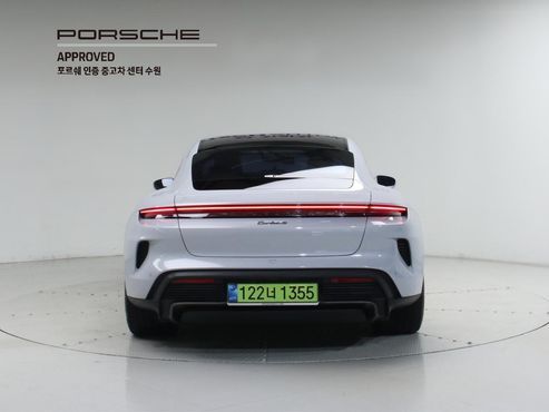 Porsche Taycan Turbo S — пробег 8 730 км — фото 4 из 5
