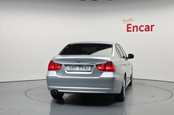 BMW 3-Series 320i Sedan — пробег 72 084 км — фото 4 из 5