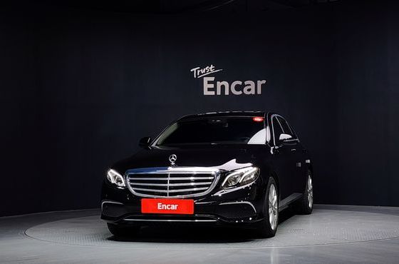 Mercedes-Benz E-Class E220d 4MATIC Exclusive — пробег 102 500 км — фото 3 из 5