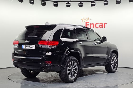 Jeep Cherokee 3.0 Diesel Overland WK2 — пробег 132 499 км — фото 2 из 5