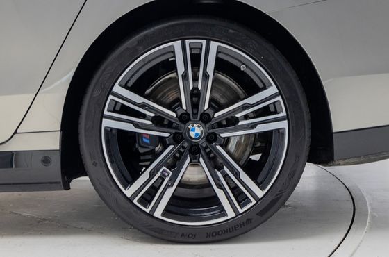 BMW i7 xDrive 60 M Sport Individual — пробег 4 131 км — фото 5 из 5