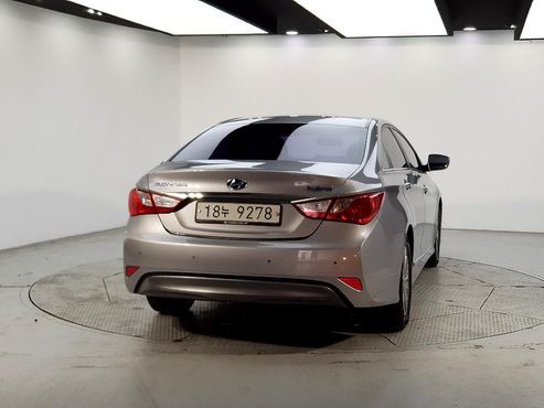 Hyundai Sonata 2.0 Modern — пробег 208 405 км — фото 3 из 5