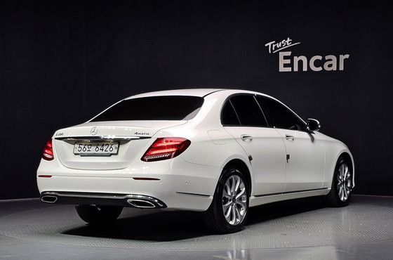 Mercedes-Benz E-Class E300 4MATIC Exclusive Standard — пробег 50 232 км — фото 2 из 5