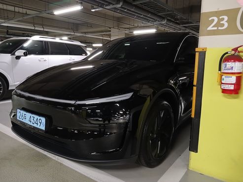 Tesla Model Y Premium Long Range AWD — пробег 865 км — фото 3 из 5