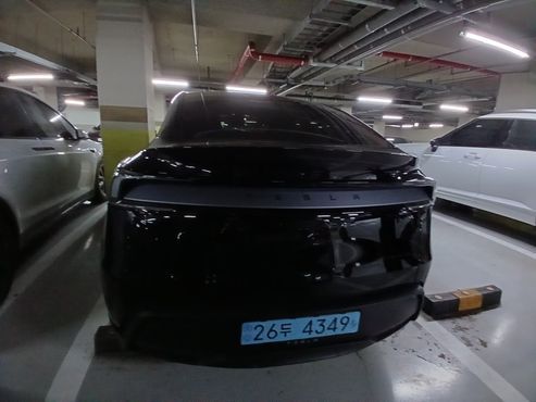 Tesla Model Y Premium Long Range AWD — пробег 865 км — фото 5 из 5