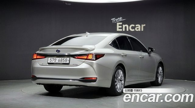 Lexus ES Executive — пробег 36 268 км — фото 2 из 5