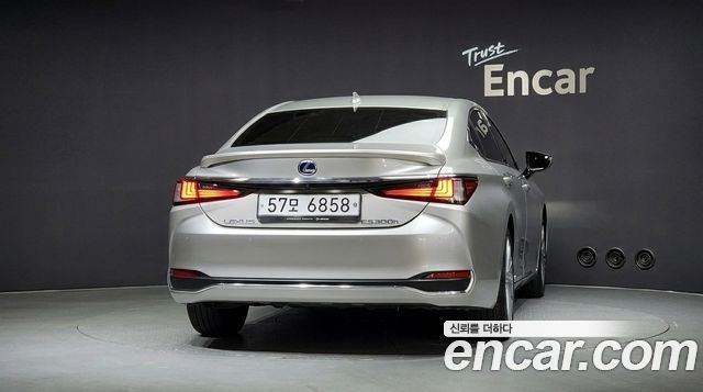 Lexus ES Executive — пробег 36 268 км — фото 4 из 5