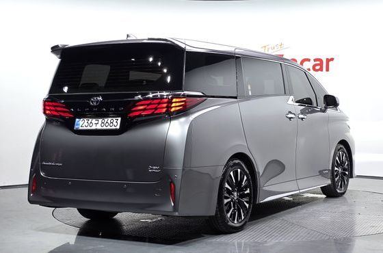 Toyota Alphard 2.5 HEV Executive AWD — пробег 5 590 км — фото 2 из 5