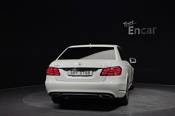 Mercedes-Benz E-Class E220 Bluetec Avantgarde — пробег 81 529 км — фото 4 из 5
