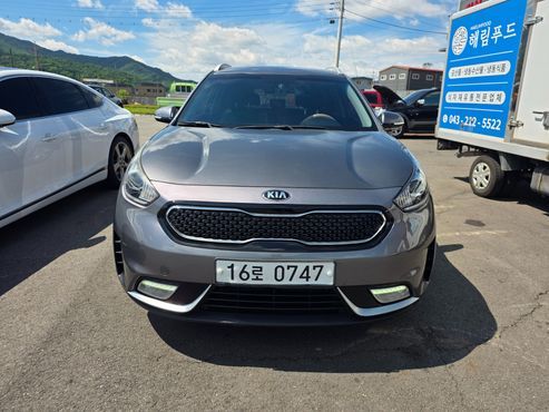 Kia Niro Prestige — пробег 76 650 км — фото 1 из 5