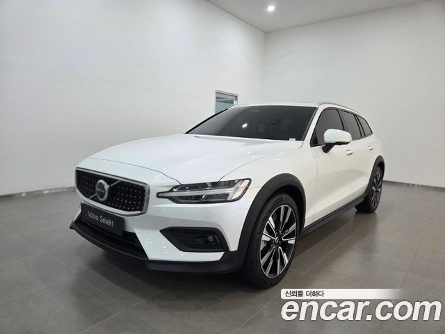 Volvo V60 B5 Ultra AWD — пробег 1 229 км — фото 1 из 5