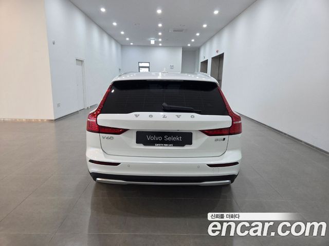 Volvo V60 B5 Ultra AWD — пробег 1 229 км — фото 4 из 5