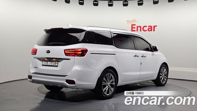 Kia Carnival из Кореи Encar