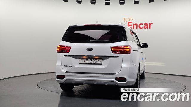 Kia Carnival из Кореи Encar