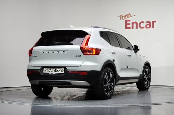 Volvo XC40 B4 Inscription — пробег 56 453 км — фото 2 из 5