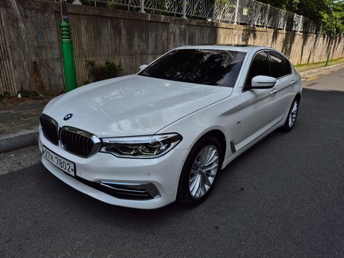 BMW 5-Series 530i xDrive Luxury Plus — пробег 120 400 км — фото 1 из 5