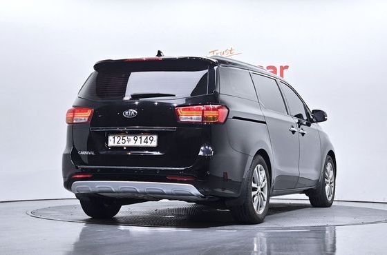 Kia Carnival 9-seater Prestige — пробег 172 028 км — фото 2 из 5