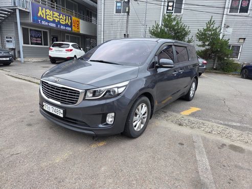 Kia Carnival 11-seater Deluxe — пробег 81 000 км — фото 1 из 5