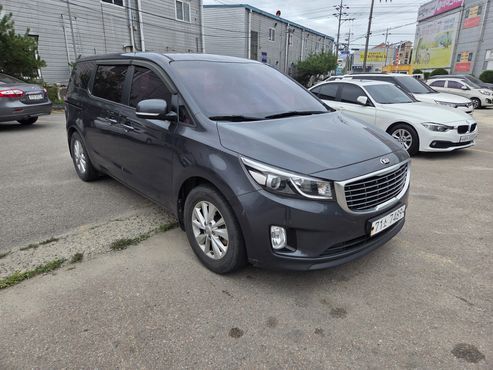 Kia Carnival 11-seater Deluxe — пробег 81 000 км — фото 2 из 5
