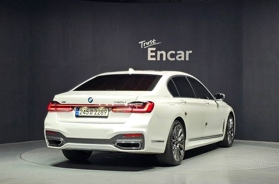 BMW 7-Series 740Li xDrive M Sport Package — пробег 173 886 км — фото 2 из 5