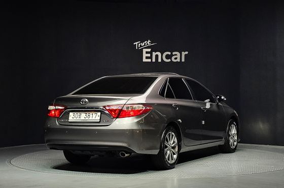 Toyota Camry 2.5 XLE — пробег 70 640 км — фото 2 из 5