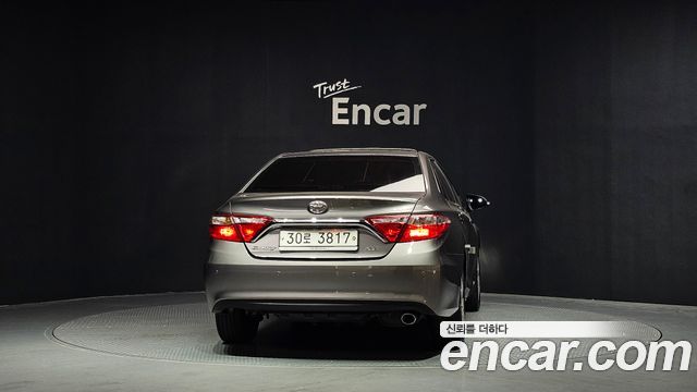 Toyota Camry 2.5 XLE — пробег 70 640 км — фото 4 из 5