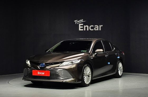 Toyota Camry 2.5 XLE Hybrid — пробег 114 941 км — фото 1 из 5