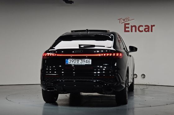 Audi Q5 40 TFSI 콰트로 S Line Sportback — пробег 45 км — фото 4 из 5