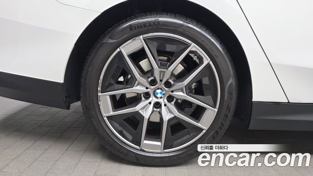BMW 5-Series 530i xDrive — пробег 23 906 км — фото 5 из 5
