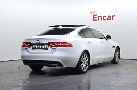 Jaguar XE 20d Perstige AWD — пробег 117 641 км — фото 2 из 5