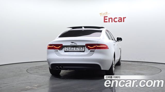 Jaguar XE 20d Perstige AWD — пробег 117 641 км — фото 4 из 5