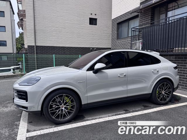 Porsche Cayenne 3.0 E-Hybrid Coupe — пробег 23 500 км — фото 2 из 5