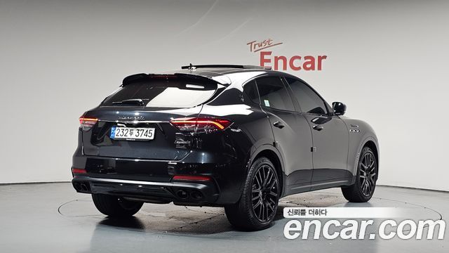 Maserati Levante из Кореи Encar