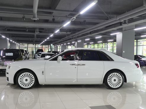 Rolls-Royce Ghost 6.7 V12 — пробег 11 500 км — фото 2 из 5