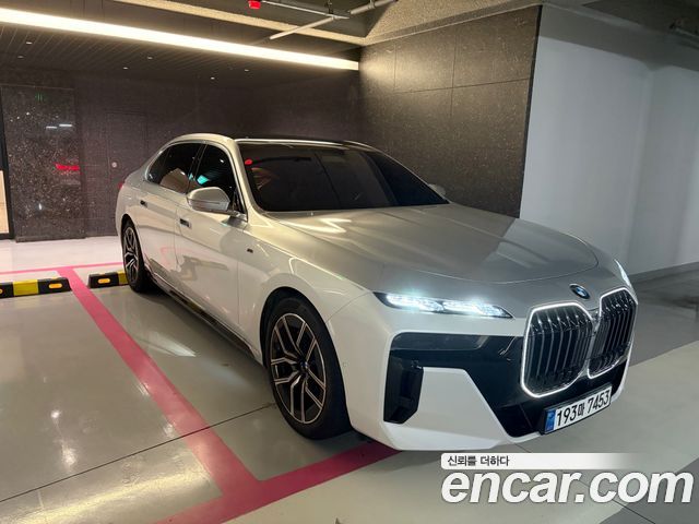 BMW 7-Series 740i xDrive M Sport — пробег 29 000 км — фото 2 из 5