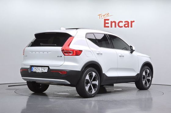 Volvo XC40 B4 Ultra Bright — пробег 10 285 км — фото 2 из 5