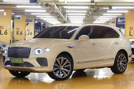 Bentley Bentayga 4.0 V8 EWB First Edition — пробег 9 330 км — фото 1 из 5