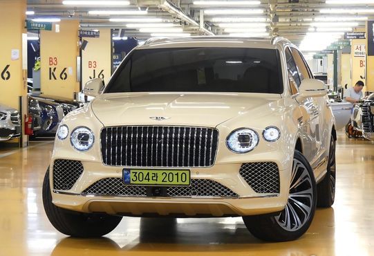Bentley Bentayga 4.0 V8 EWB First Edition — пробег 9 330 км — фото 4 из 5
