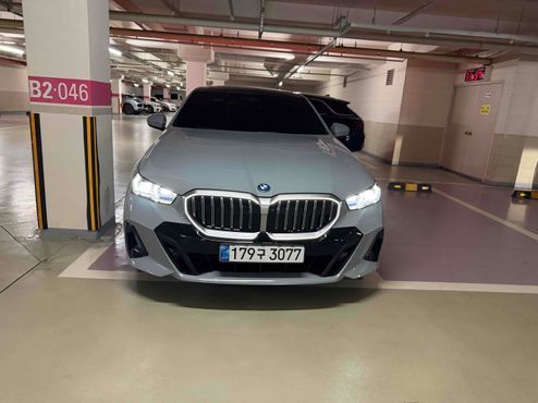 BMW 5-Series 530e M Sport — пробег 12 800 км — фото 1 из 5